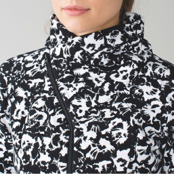 Women's LULULEMON Black & White COZY CUDDLE UP Fitted JACKET  6 - Picture 9 of 9